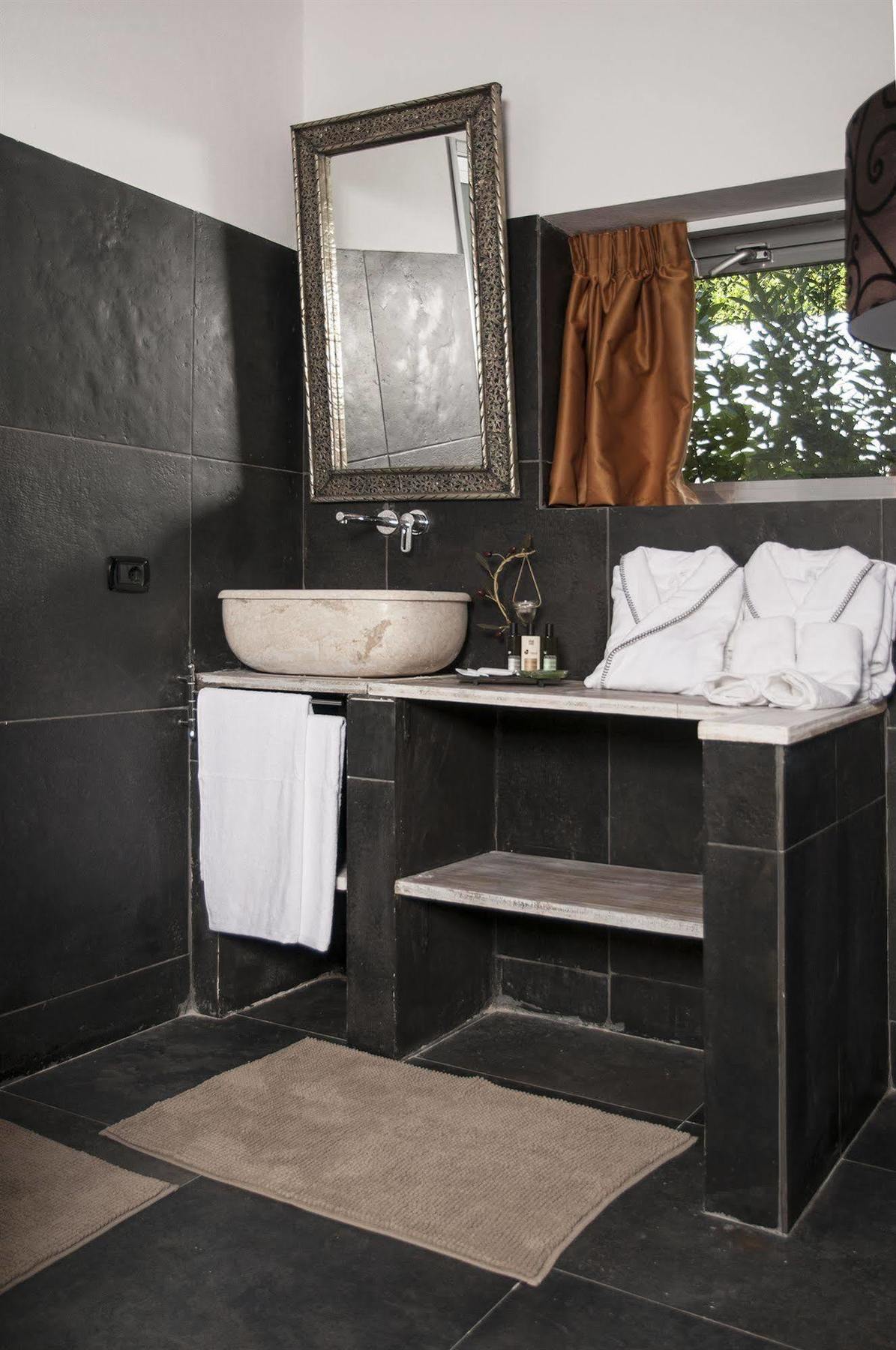 Seven Maze Charming House Bed and Breakfast Bari Exteriör bild